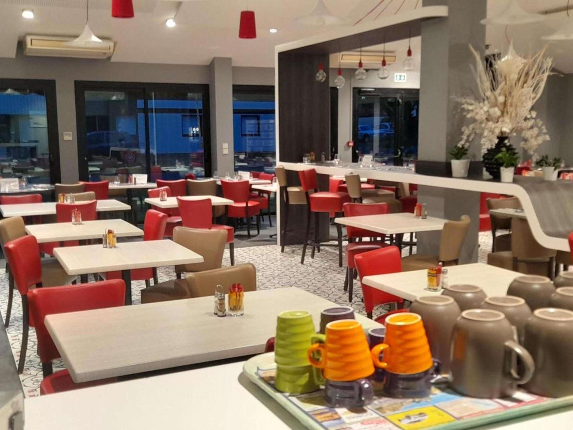 Ibis Styles Segre Hotel Exterior foto