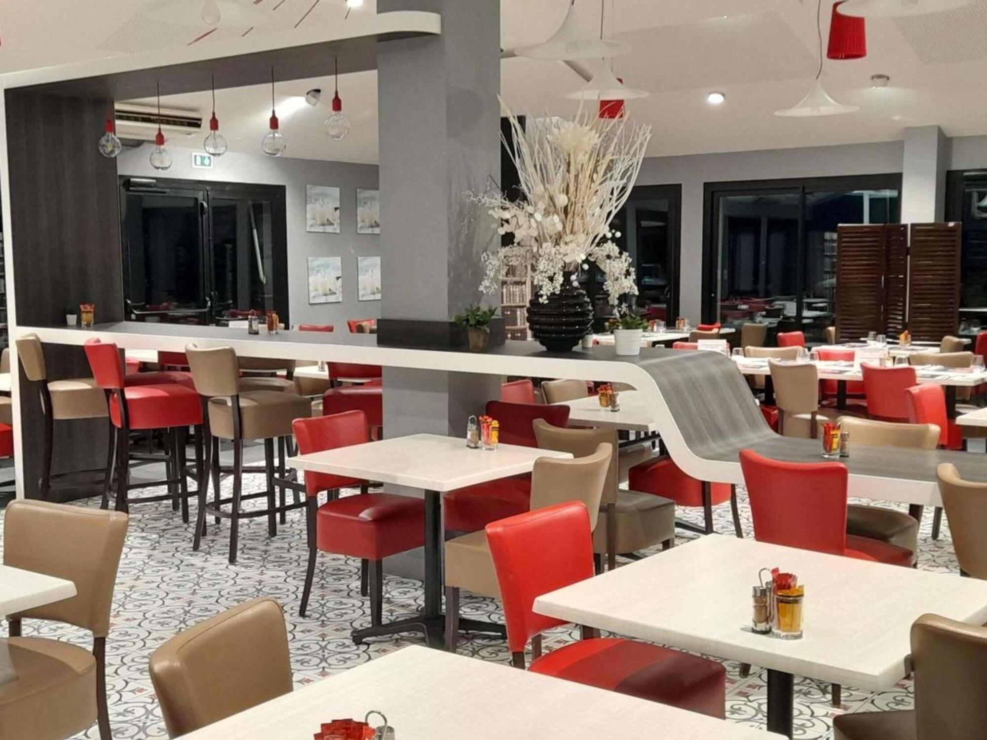 Ibis Styles Segre Hotel Exterior foto