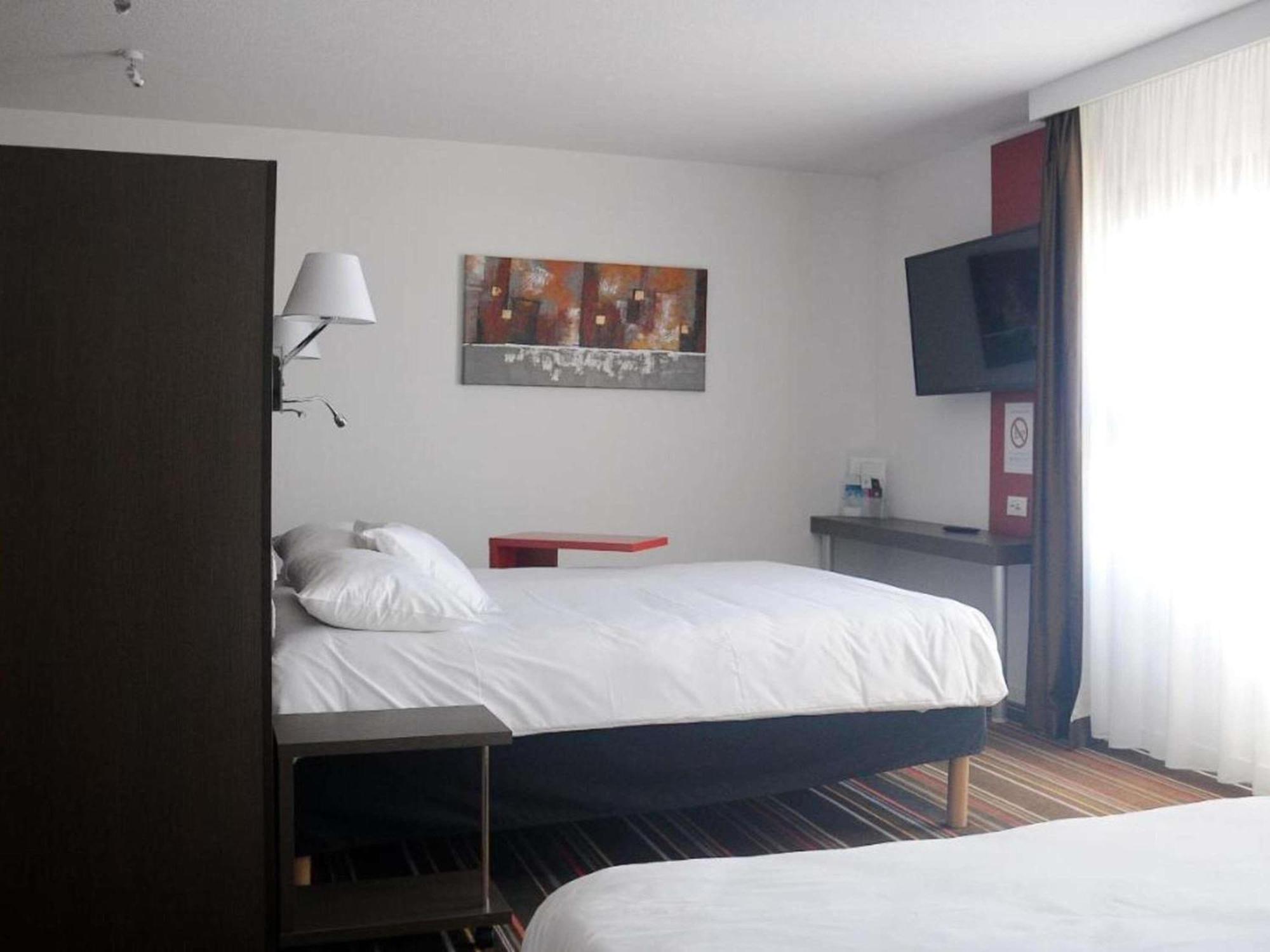Ibis Styles Segre Hotel Exterior foto