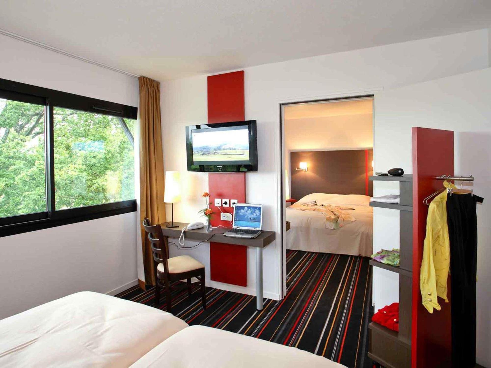 Ibis Styles Segre Hotel Exterior foto