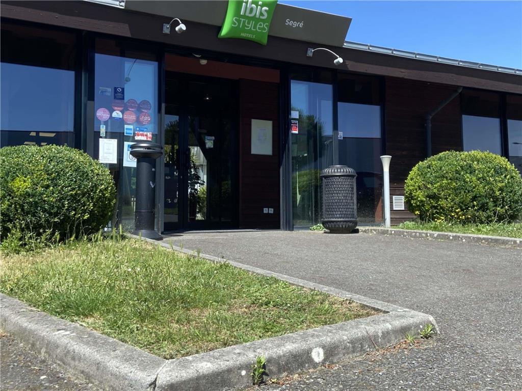 Ibis Styles Segre Hotel Exterior foto