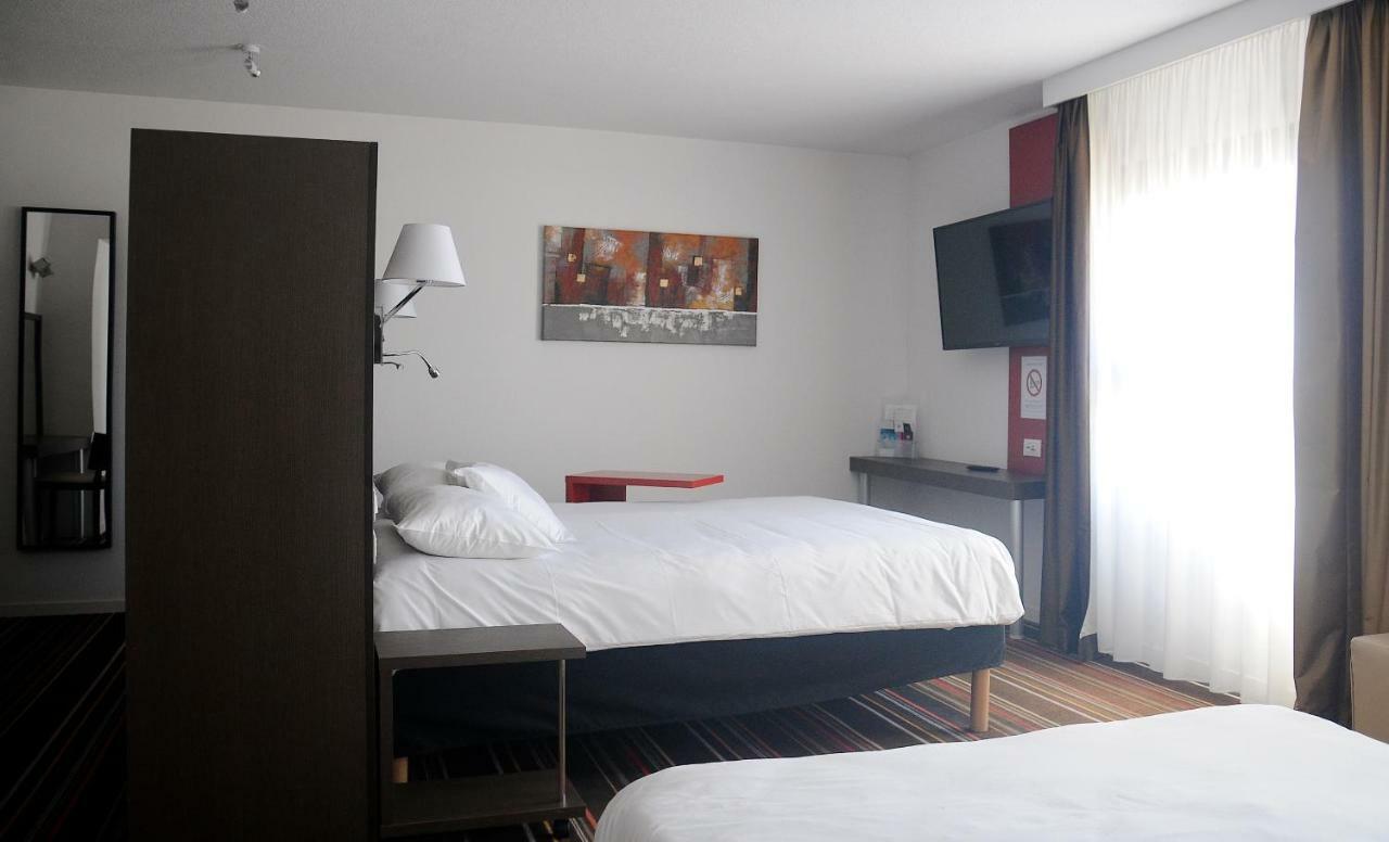 Ibis Styles Segre Hotel Exterior foto