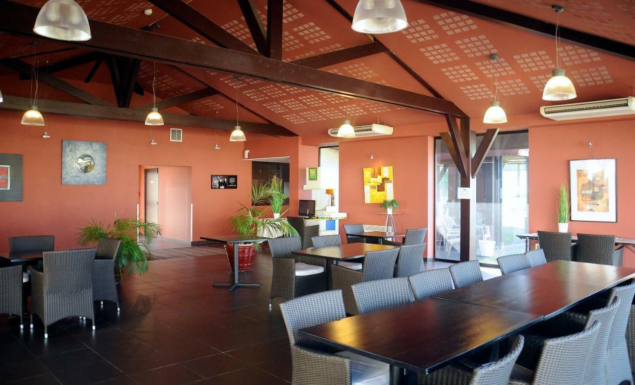 Ibis Styles Segre Hotel Exterior foto